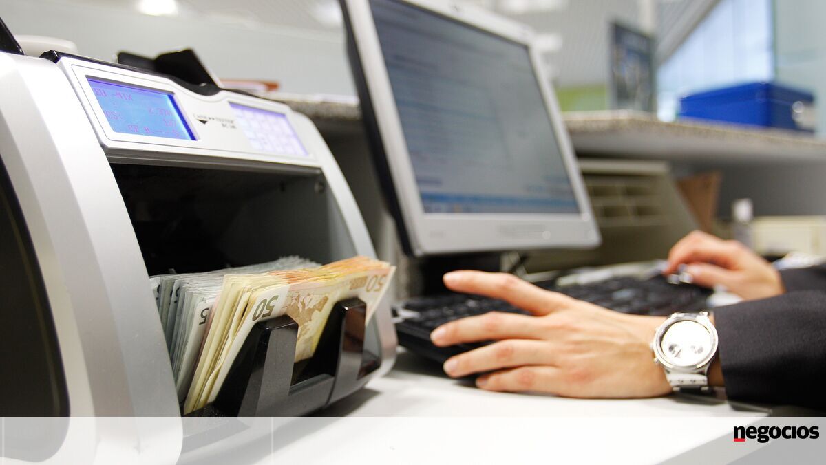 Setor Bancário Português: Lucros Sustentados pela Forte Procura por Crédito, Apesar das Desafios