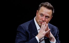 Startup de inteligência artificial de Elon Musk quer angariar 6 mil milhões para desafiar OpenAI