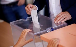 Afluência às urnas em Espanha sobe. Votaram mais de 40% dos eleitores