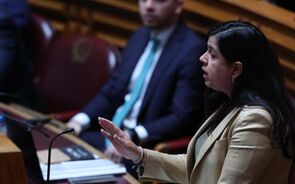 PAN fala de falta de combate à desigualdade de género. Costa convida a contar número de ministras no Governo.