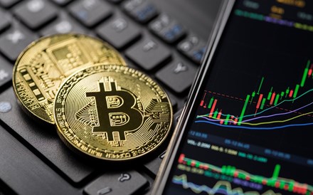 ETF de bitcoin movimentam 4,6 mil milhões de dólares na estreia