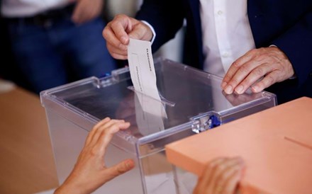 Afluência às urnas em Espanha sobe. Votaram mais de 40% dos eleitores