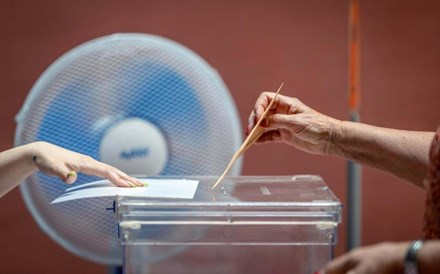 53% dos eleitores já votaram em Espanha. Afluência às urnas cai face a 2019