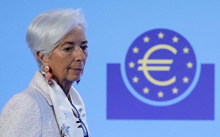 Christine Lagarde admite que confiança no BCE caiu com subida da inflação
