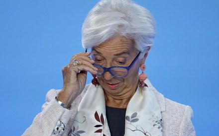 Lagarde promete baixa inflação 'em tempo útil' e diz que crescimento fraco não é recessão