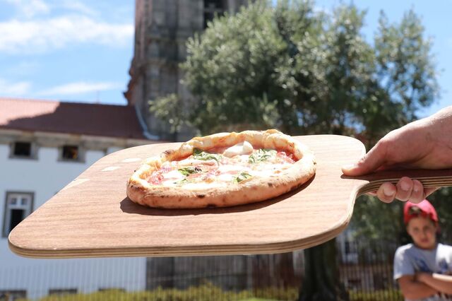 Nasoni celebrado em pizza gigante 