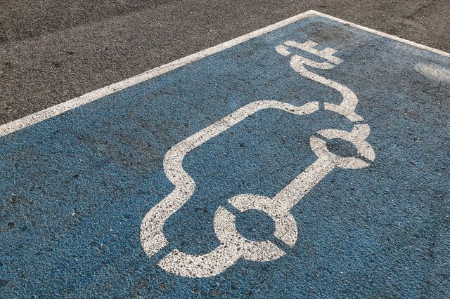 Vendas de automóveis elétricos na Europa ultrapassam carros a diesel