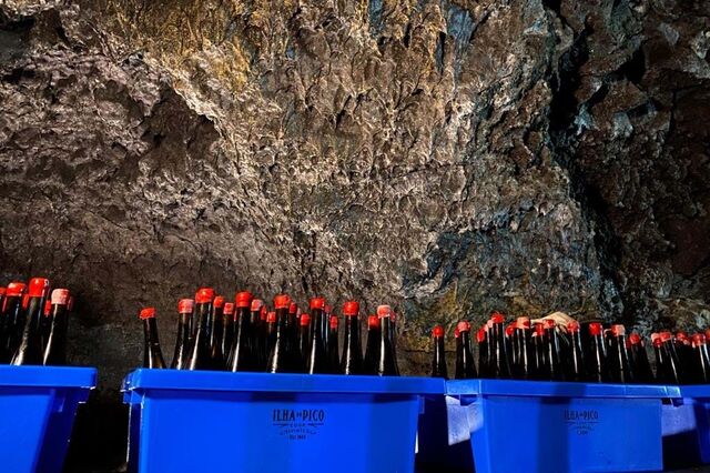 Vinho da gruta com sabor a lava e a mar