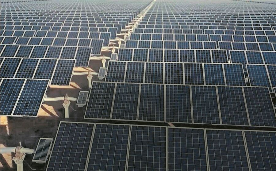 A prata é o principal elemento condutor dos painéis solares fotovoltaicos.