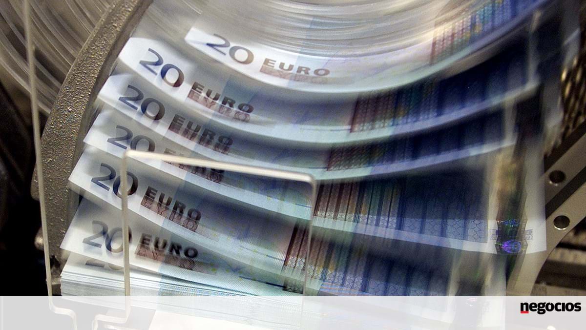 Euro sobe face ao dólar. Ouro ganha com maior cautela no mercado