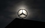 Mercedes volta a cortar previsão de margem de lucro anual. Ações caíram 8%