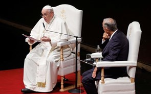 Papa preocupado com dificuldades de habitação e custo de vida dos jovens