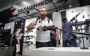 Empresa russa anuncia contratos de 600 milhões de dólares em venda de armas