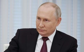Putin avisa Finlândia que terá problemas com a Rússia por aderir à NATO