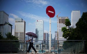 China avança com novas medidas para relançar setor imobiliário após crise na Evergrande