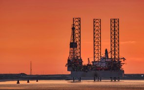 Exxon estima que petróleo e gás vão continuar a representar metade das necessidades mundiais em 2050