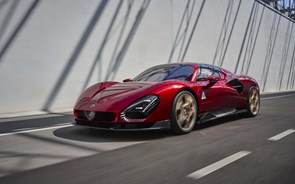 Alfa Romeo faz renascer 33 Stradale. Edição limitada a 33 exemplares já está esgotada