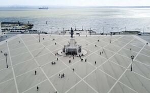 Lisboa terreiro paço praça comércio pessoas 