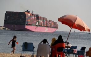 navio contentores Suez