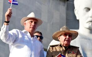 Miguel Diaz-Canel Bermudez, presidente de Cuba, e o antecessor Raúl Castro