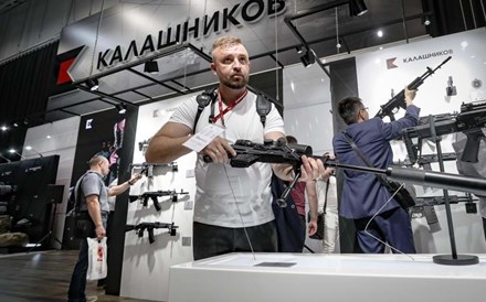 Empresa russa anuncia contratos de 600 milhões de dólares em venda de armas