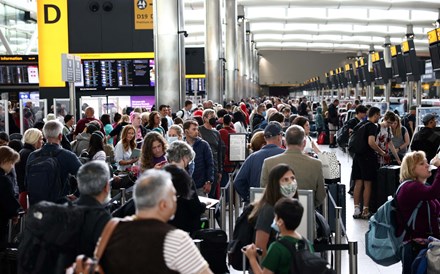 'Falha técnica' no controlo de tráfego aéreo do Reino Unido já foi resolvida