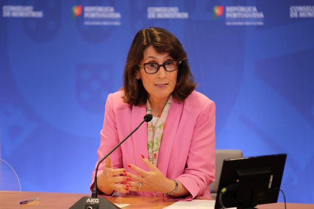 Cobranças de dívida pendentes nos tribunais em mínimos de 1998
