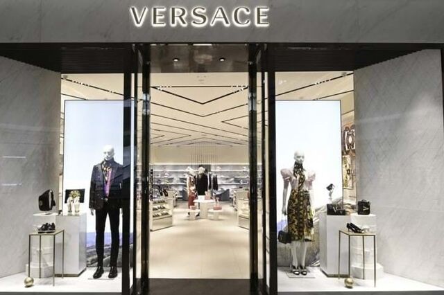 Prada mais próxima de comprar Versace por 1,5 mil milhões de euros