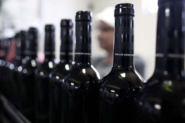 Agricultores pedem travão ao 'apetite fiscal' do Governo e à tributação 'excessiva' dos vinhos