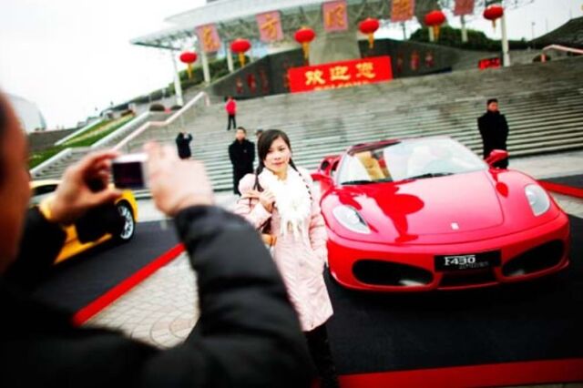 Ferrari atinge marco na China: é o país onde a marca mais carros vende a mulheres