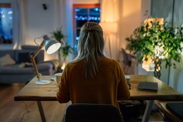 Governo alarga isenção de horário, trava 'direito a desligar' e facilita lay-off