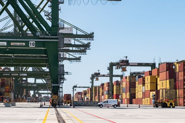 Défice da balança comercial diminui, apesar da queda das exportações
