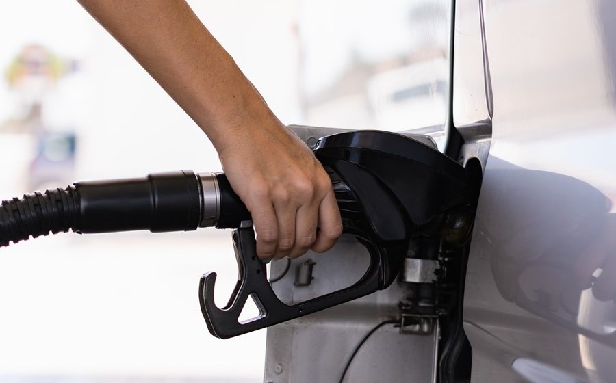 Os preços dos combustíveis estão mal calculados, defendem autores.