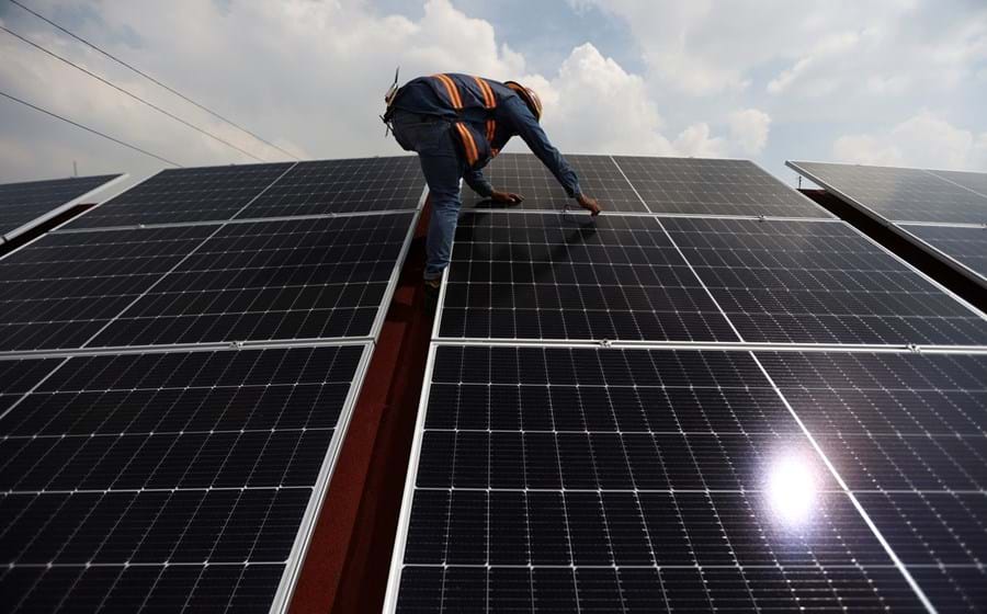 Para painéis solares, o apoio do Governo caiu para 1.000 euros.