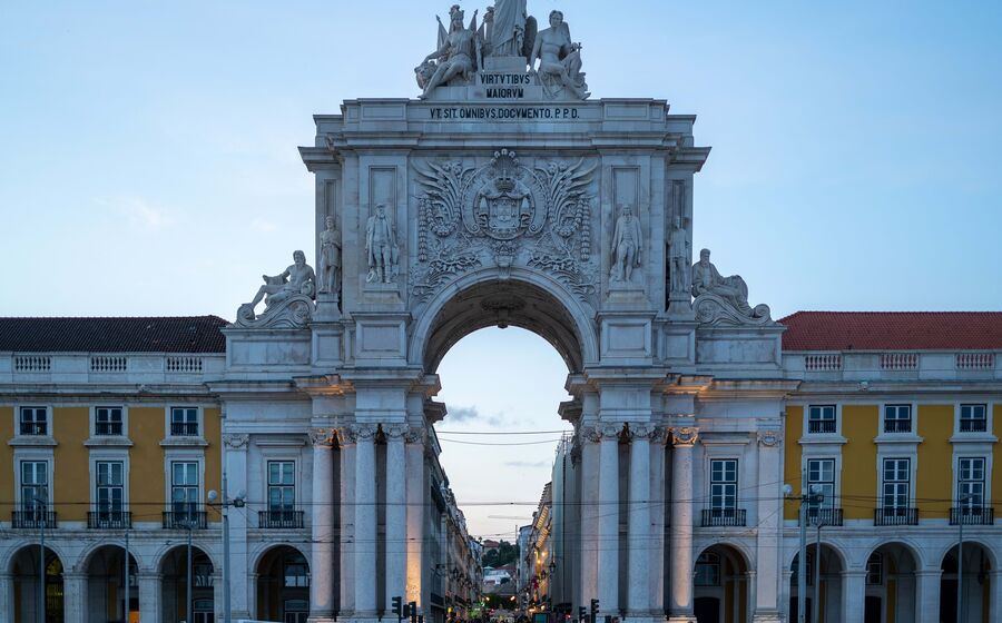 lisboa ruas pessoas consumo