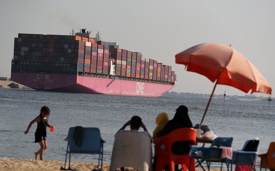 navio contentores Suez