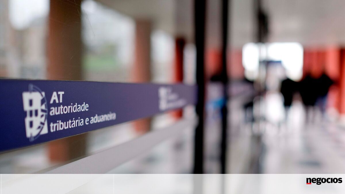 Governo quer redução do IRS a sentir-se já no salário de agosto, diz Expresso