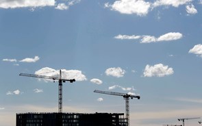 Produção na construção cai em outubro na Zona Euro mas sobe em Portugal