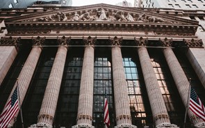 Wall Street no vermelho com Nvidia a liderar quedas entre as 'megacap'
