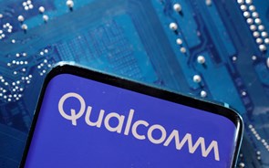 “Chips” da Qualcomm vão estar nos iPhones até 2026