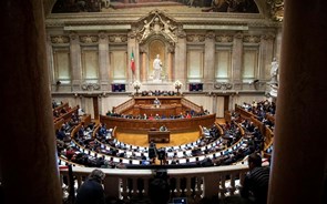 Oposição exige explicações de António Costa. IL e Chega pedem demissão de PM
