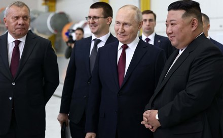 Kim Jong Un oferece apoio 'total e incondicional' a Putin em visita à Rússia