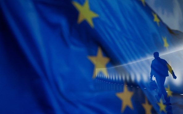 Bruxelas vai recomendar arranque de conversações sobre adesão da Ucrânia à UE