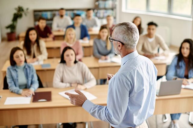 Conheça as opções públicas e privadas de bolsas de estudos 