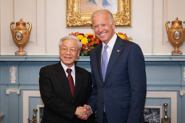 Biden assina acordo de parceria estratégica com o Vietname para combater a China