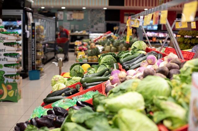 Preços dos alimentos na produção sobem mais do que ao consumidor