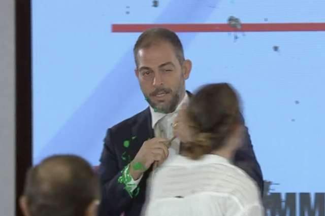Ministro do Ambiente atacado por ativistas com tinta verde. 'Pelo menos a cor acertaram'