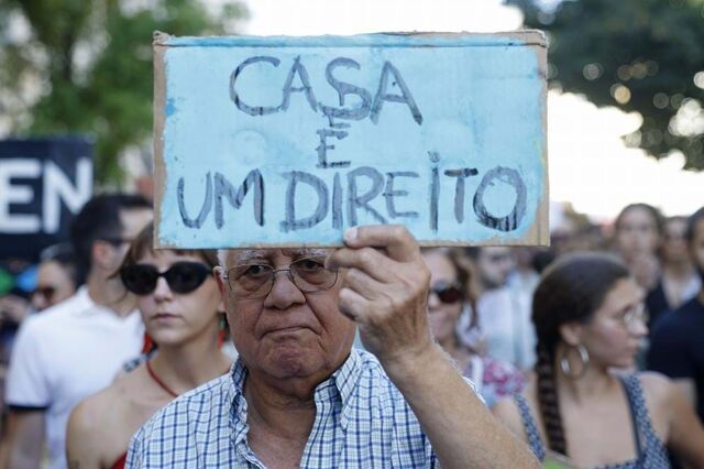Bloco diz que protestos pela habitação pressionam Governo, PCP fala em 'drama social'