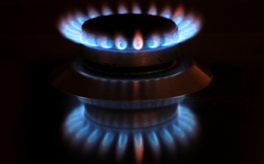 O Governo permitiu o regresso das famílias ao mercado regulado do gás, por causa dos preços recorde.