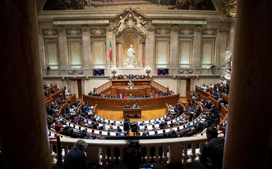 O Parlamento encerra a sessão legislativa esta quinta-feira, a primeira do atual mandato de António Costa à frente do Executivo.